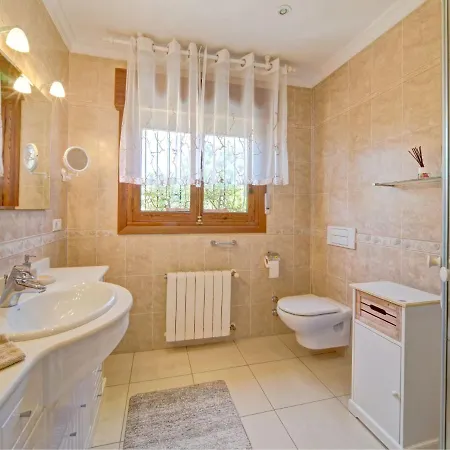 アパート Doris By Interhome カルプ