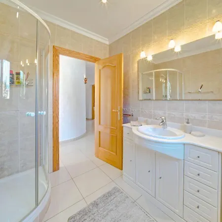 Doris By Interhome カルプ